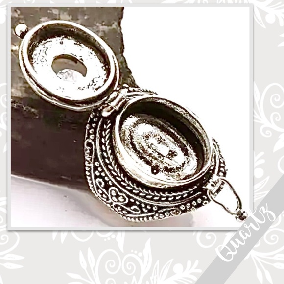 Quartz Eclectic Silver Artisan Poison Ring, Size 7 (Pearl White / Ivory)
